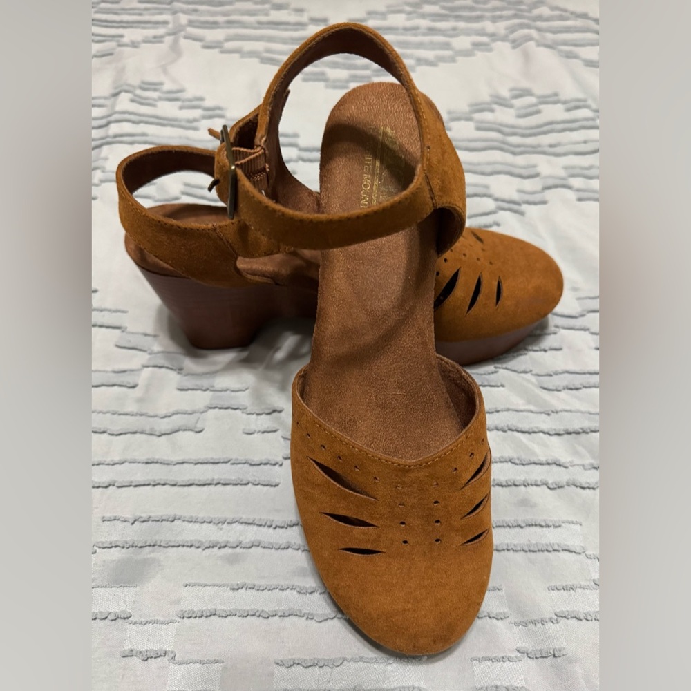 Cliffs by White Mountain “Cassidy” Brown Clogs Size 8